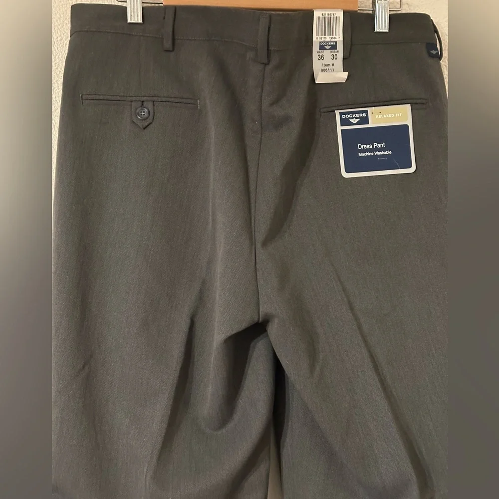 Dockers Dress Pants Relaxed Fit Gray Pleated Front Cuffed Hem NWT Size 36 X30